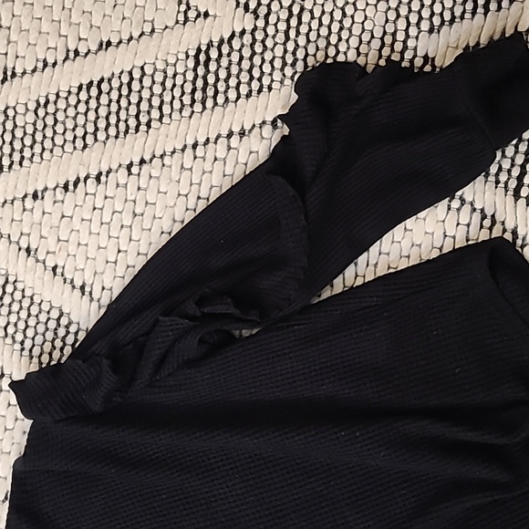 Anthro Ruffle Sleeve - Picture 4 of 4